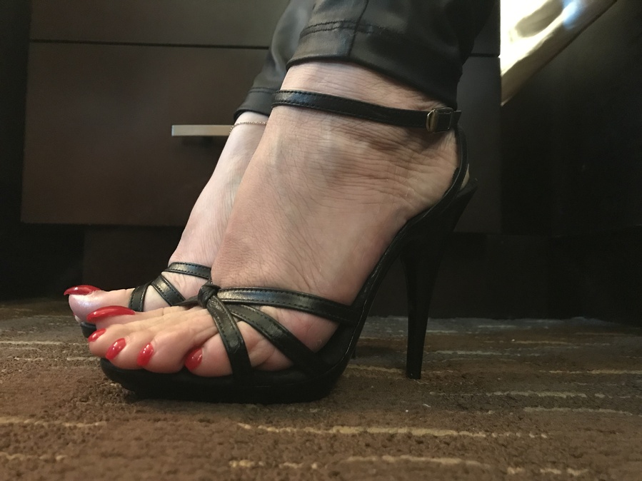 black-strappy-hard-sole-stilettos.JPG