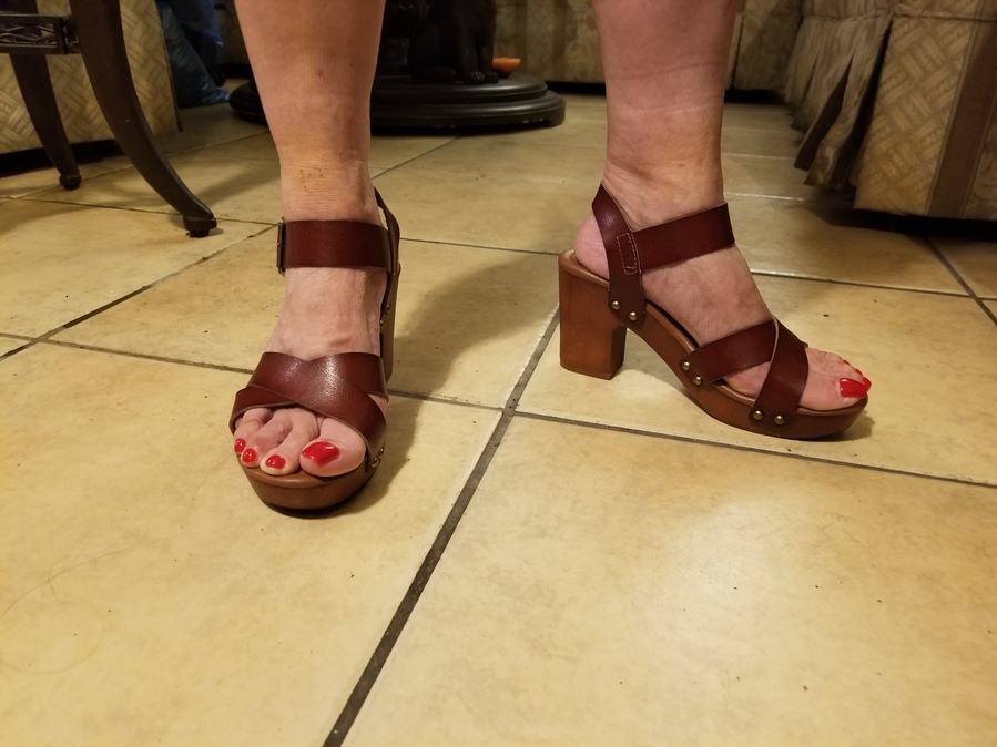 brown-thick-strappy-sandals- (4)
