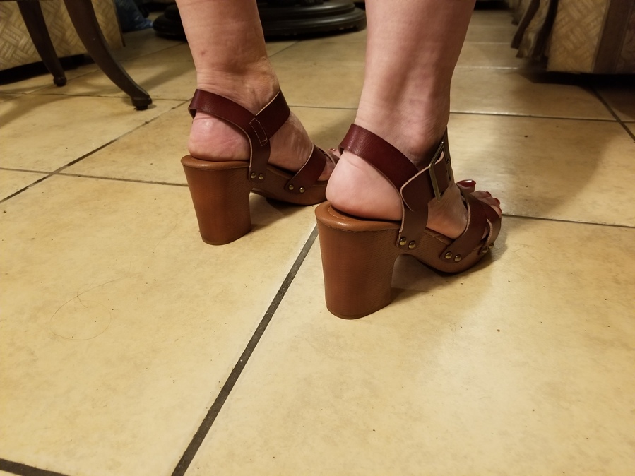 brown-thick-strappy-sandals- (5)
