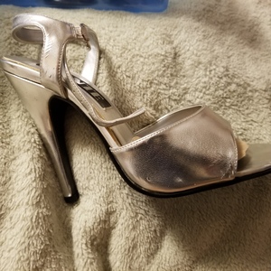 silver-open-toe-pumps.jpg