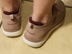 mauve-sketchers_28629.jpg